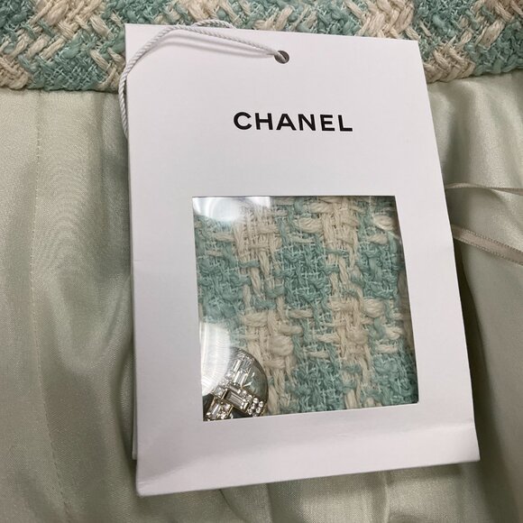 Chanel Light Blue / Ecru 2023 Tweed Pencil Skirt - Picture 5 of 7